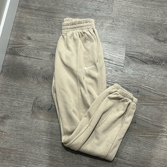 Nike Pants - NWOT Nike Sweatpants